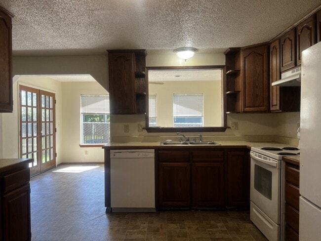 Photo - 3211 Alice Ave