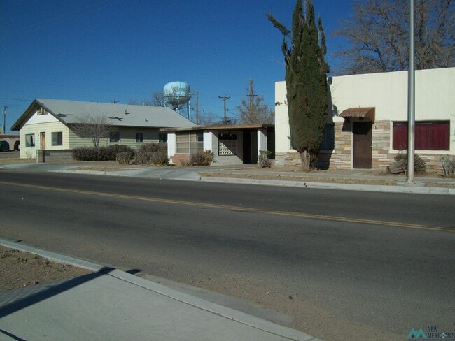 Building Photo - 801 W Spruce St Rental