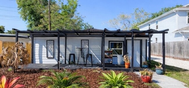 Building Photo - 2907 E Washington St