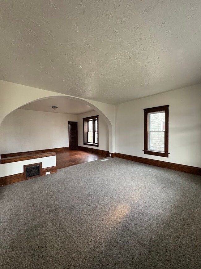 Photo - Large 4 bedrooms 2 full bathroom home for rent