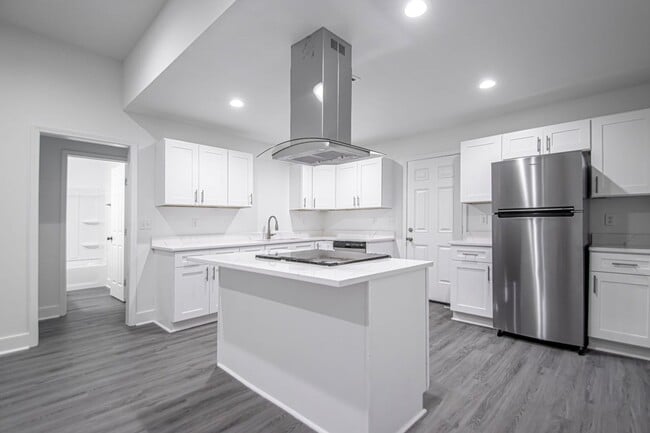 Building Photo - Timeless Elegance with Modern Upgrades – Stunning 3-Bedroom Little Rock Home!