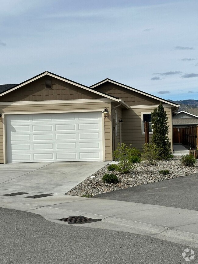 Building Photo - Dream Home in East Wenatchee!