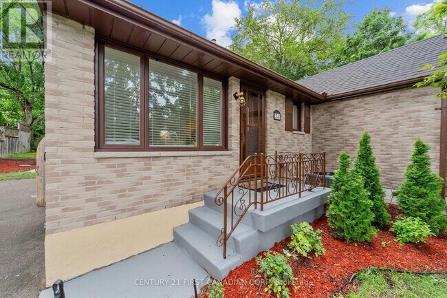 Photo - 54 Manitoulin Dr