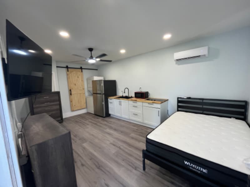 Photo - 740 Jenkins St