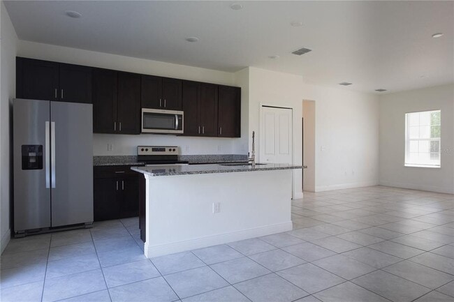 Photo - 422 Marion Oaks Course