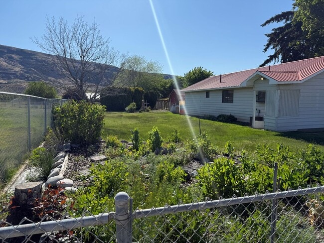 Photo - Adorable 1970's Farmhouse - 3 bed 1 bath
