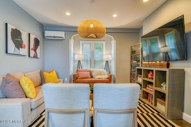 Photo - 148 Heck Ave