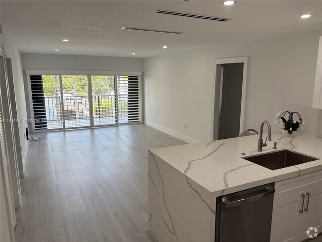 Building Photo - 575 Crandon Blvd Unit 307 Rental