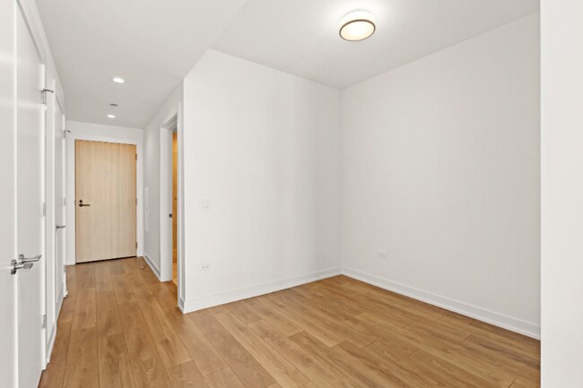 Photo - 206 W Division St