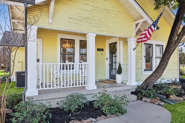 Photo - 704 Williams St