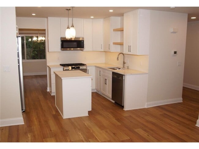 Photo - 330 Pondridge Cir