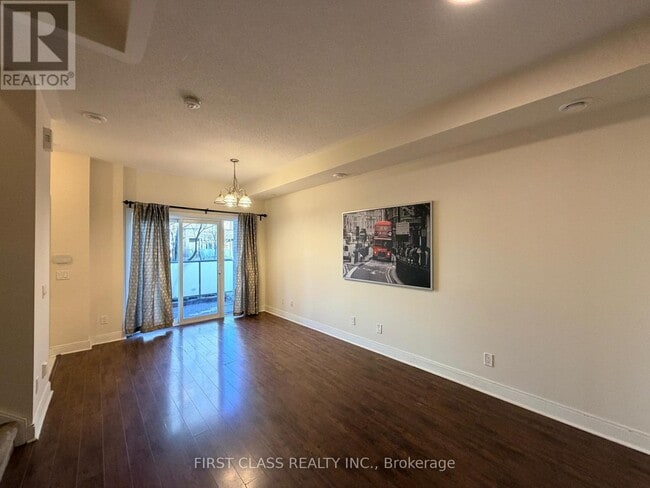 Photo - 315 Village Green Square