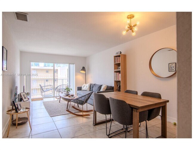 Building Photo - 677 NE 24th St Unit 604