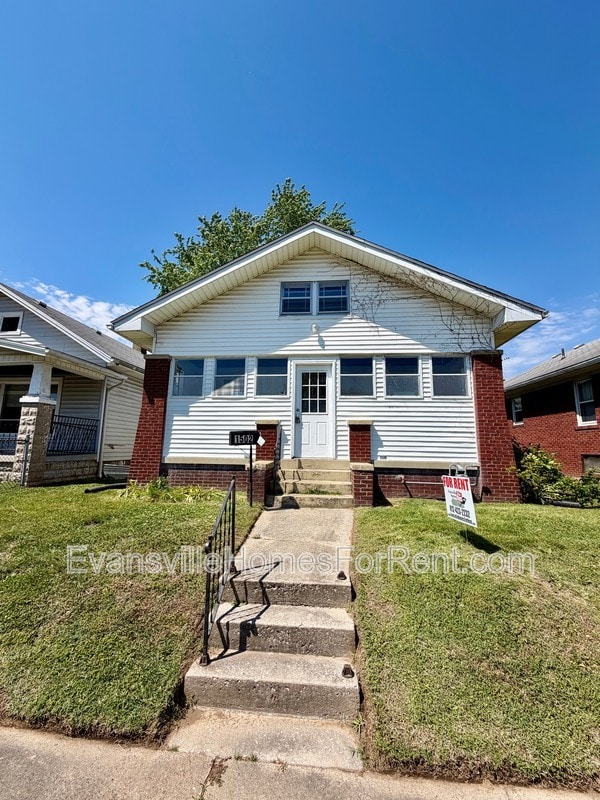 Building Photo - 1502 E Sycamore St