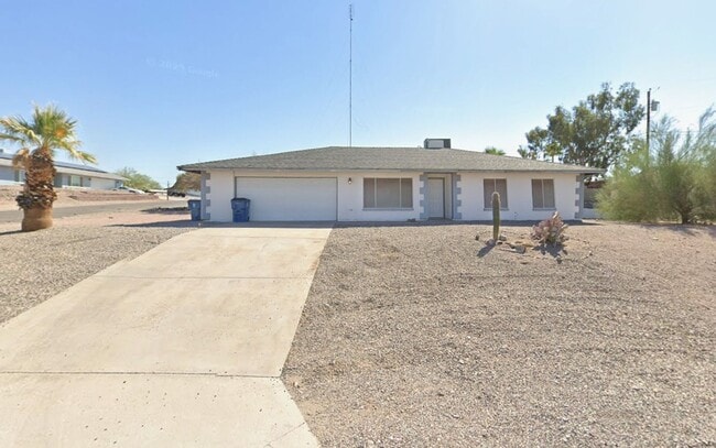 Building Photo - 3590 Clearwater Dr