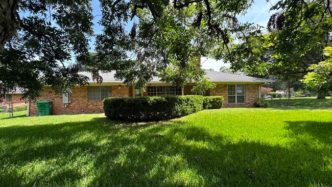 Photo - 809 Atlow Dr