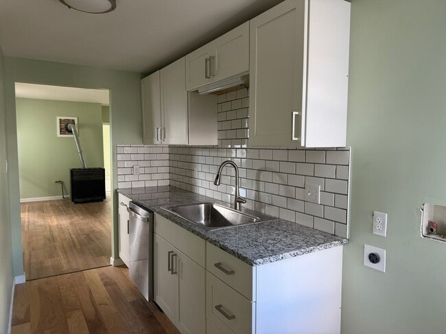 593 Hevey St Unit 2