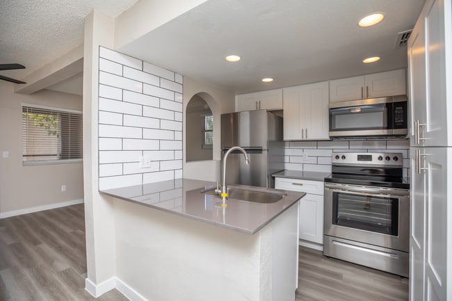 02.jpg - Augustine at Glendale