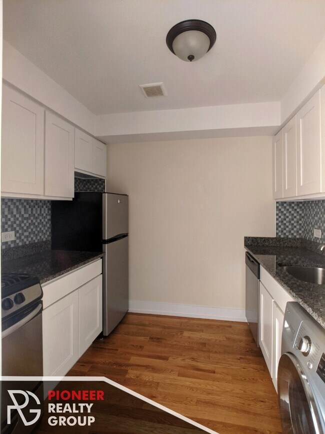 Photo - 563 W Arlington Pl