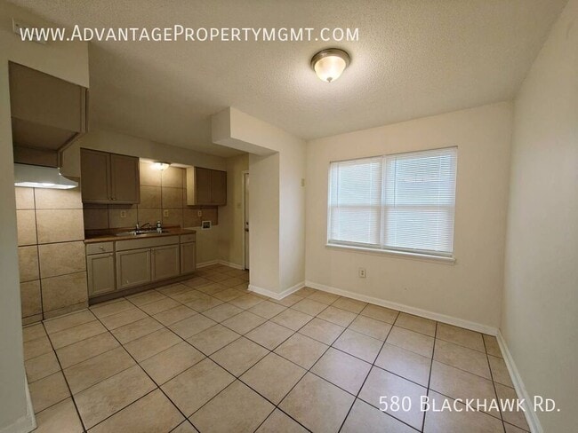 Photo - 580 Blackhawk Rd