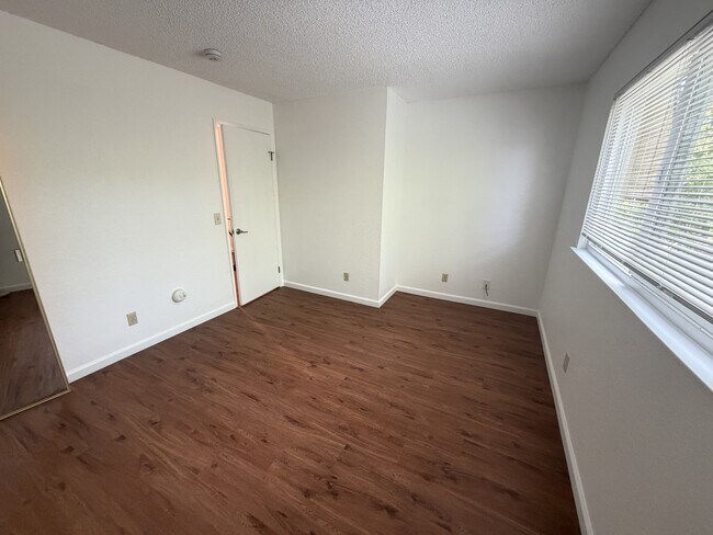 Photo - 10401 Shaw St