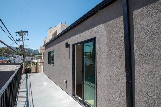 Photo - 4334 Mammoth Ave Unidad 4336 1/2