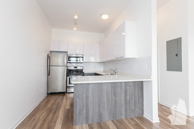 Building Photo - 2700 W North Ave Unit 202