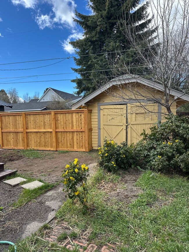 Photo - Charming 2 Bed / 2 Bath Home in Prime Westside Bend Location