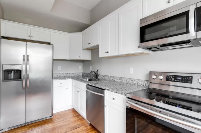 Photo - 939 W Grace St Unit 1