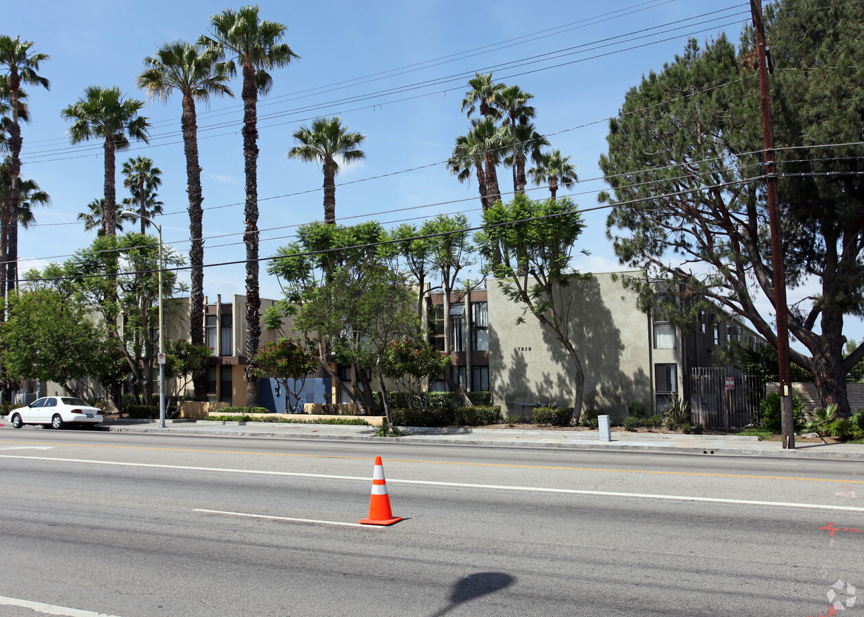 Reseda Village Apartments - Reseda Village Apartments