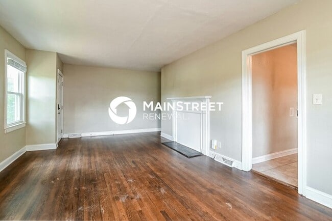 Photo - 3 Bedroom Pet-Friendly Home in Charlotte, NC with Main Street Renewal