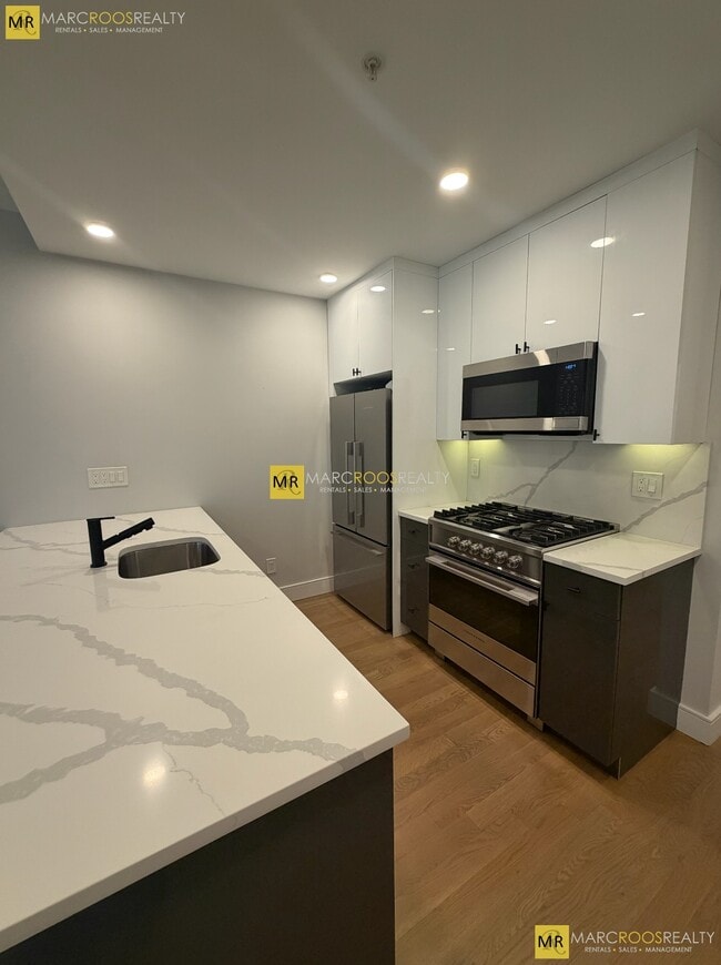 Photo - 535 Newbury St Unit 2