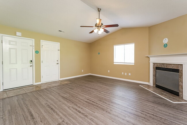 Photo - 2650 Stratford Lake Rd