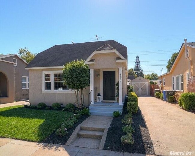 Building Photo - Stylishly Updated 2 Bed Home in Prime Midt...