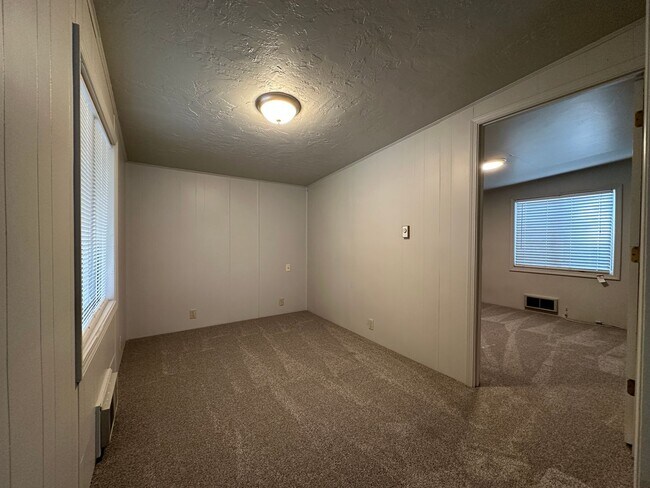 558 N Elm Ave