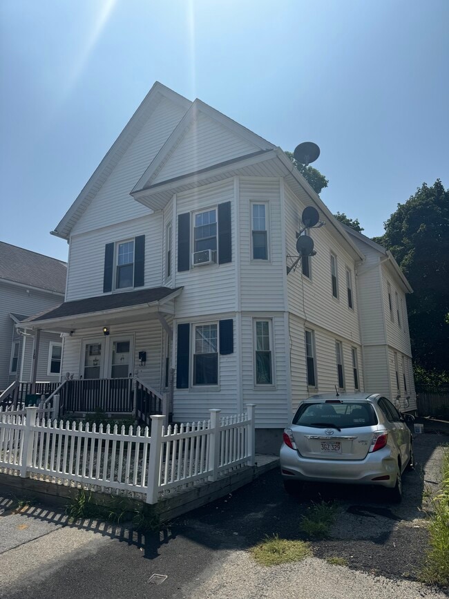 Building Photo - 16 McKinley Rd Unit 2 Rental