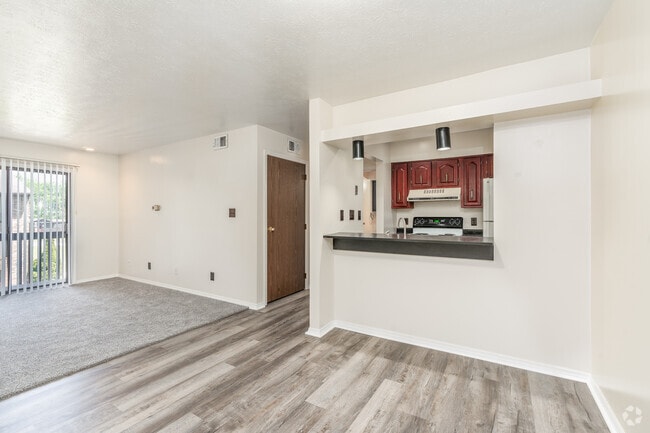 1BR, 1BA - 700SF - Living Room