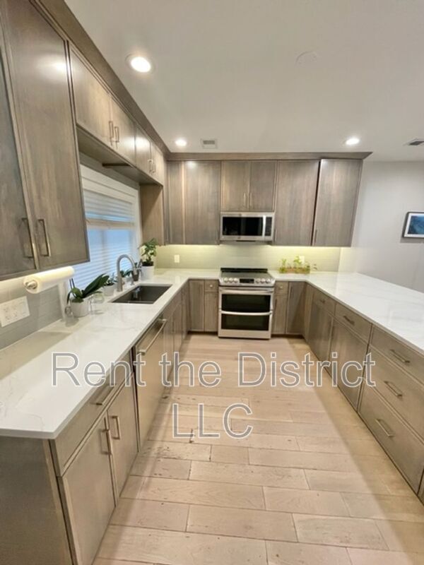 Photo - 1316 Staples St NE