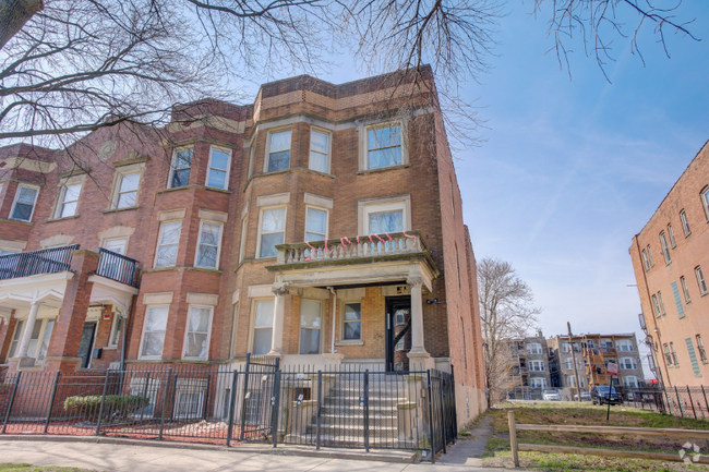 Building Photo - 5124 S Prairie Ave Unit 1 Rental