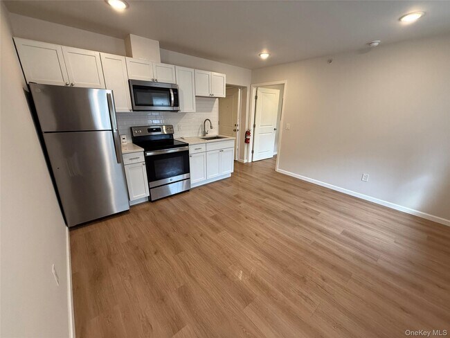 Photo - 185 Broadway Unidad 102