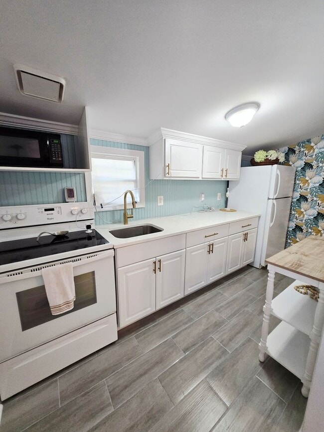 Photo - Beautiful Bungalow In the Twin Beaches
