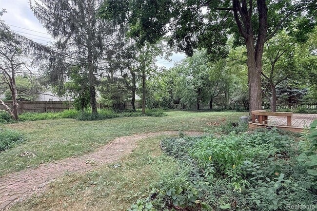 Photo - 1846 Pembroke Rd