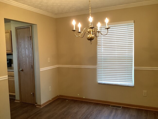 Photo - 452 Crestmoore Dr