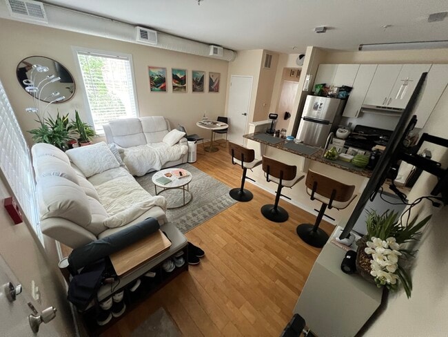 Building Photo - 182 Gay St Unit Nob Hill Condominiums 102