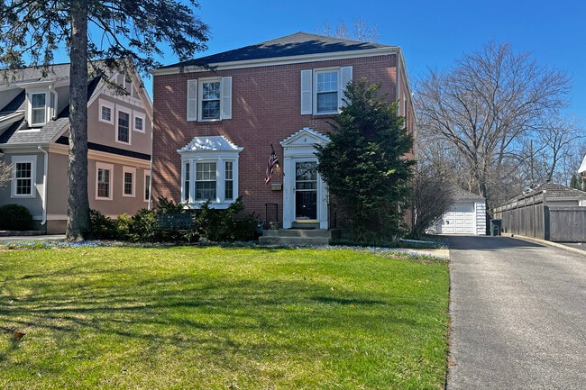 Building Photo - 4 S June Terrace