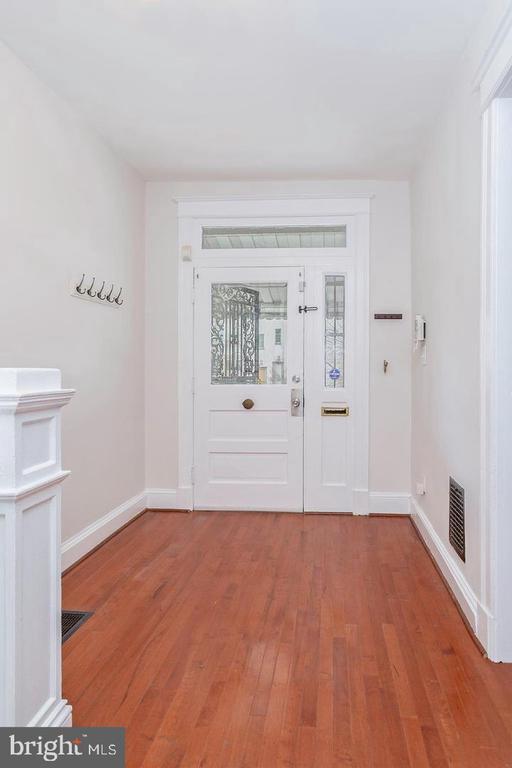 222 R St NE