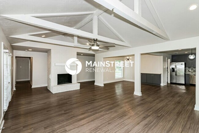 Photo - 3 Bedroom Pet-Friendly Home in Houston, TX with Main Street Renewal