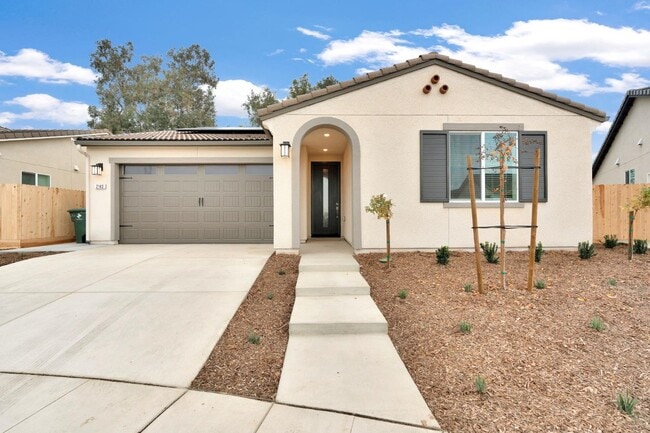 Building Photo - 2143 N Renn Ave