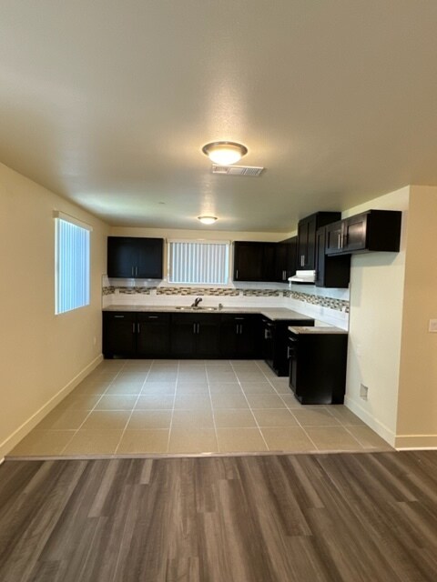 Photo - 629-631 1/2 E 116th Pl Unidad 629