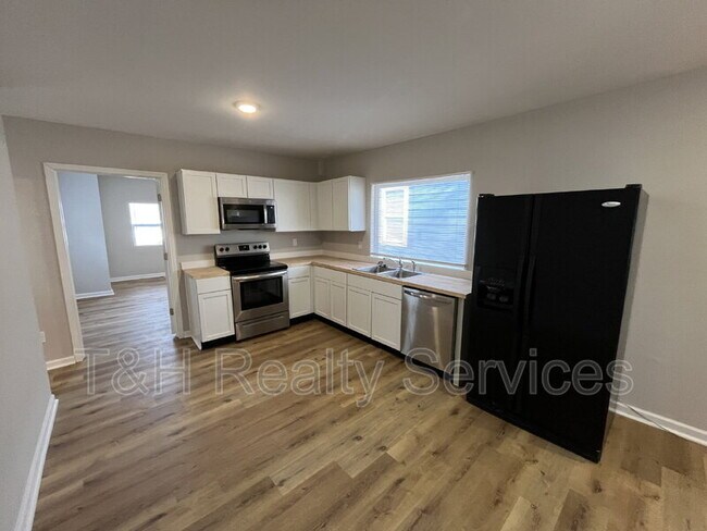 Photo - 2822 E 19th St